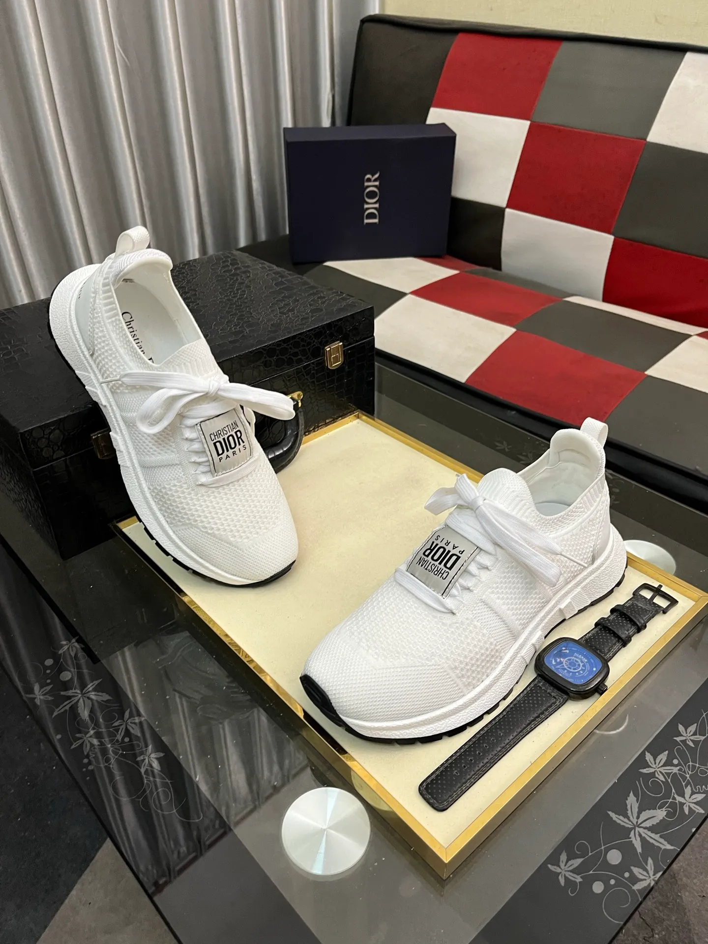 Men's men's shoes 💰400⌚️⌚️Dior unique modern style sneakers. 🏃Casual LeFou original leather😍😍 Yangli (refuses to discolor and rub feet) soles: Original soles specially provided by the original factory, super cool😍 Lace-up to bring wind when walking👍Style design ⚠️Super comfortable and wear-resistant original soles. Code number: 38-443️⃣Colors available